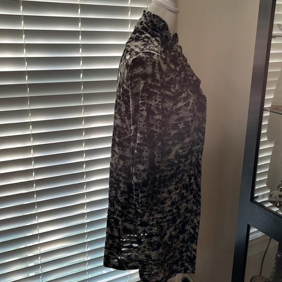 Andria Lieu black & grey 3/4 sleeve ruffle neck buttoned jacket size medium - Picture 6 of 11